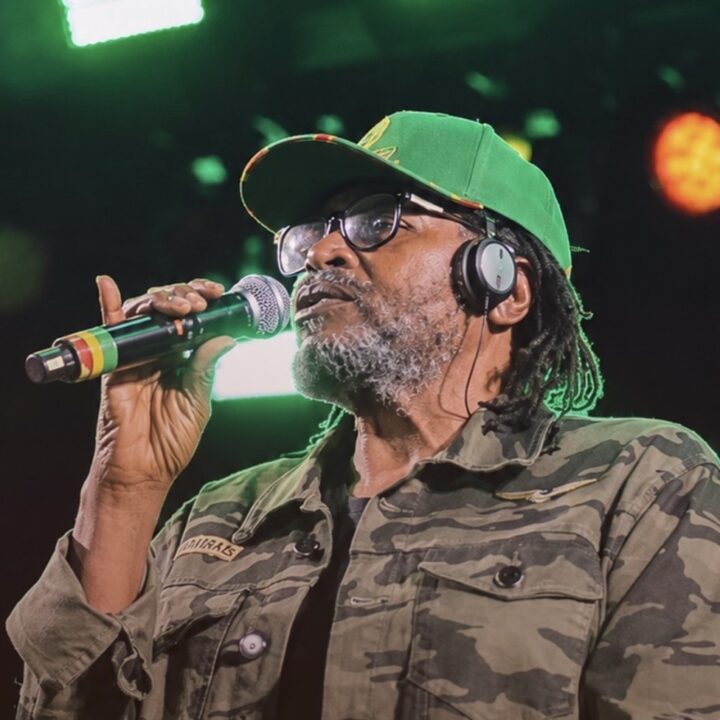 Edson Gomes é internado na UTI após show em Salvador