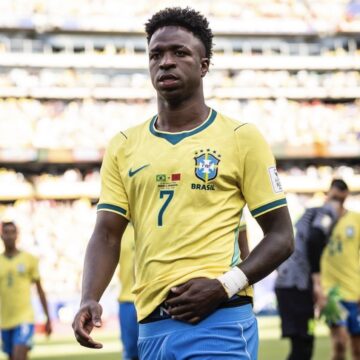 De volta à Espanha, Vini Jr se reúne com Pérez e Mourinho para definir futuro no Real Madrid
