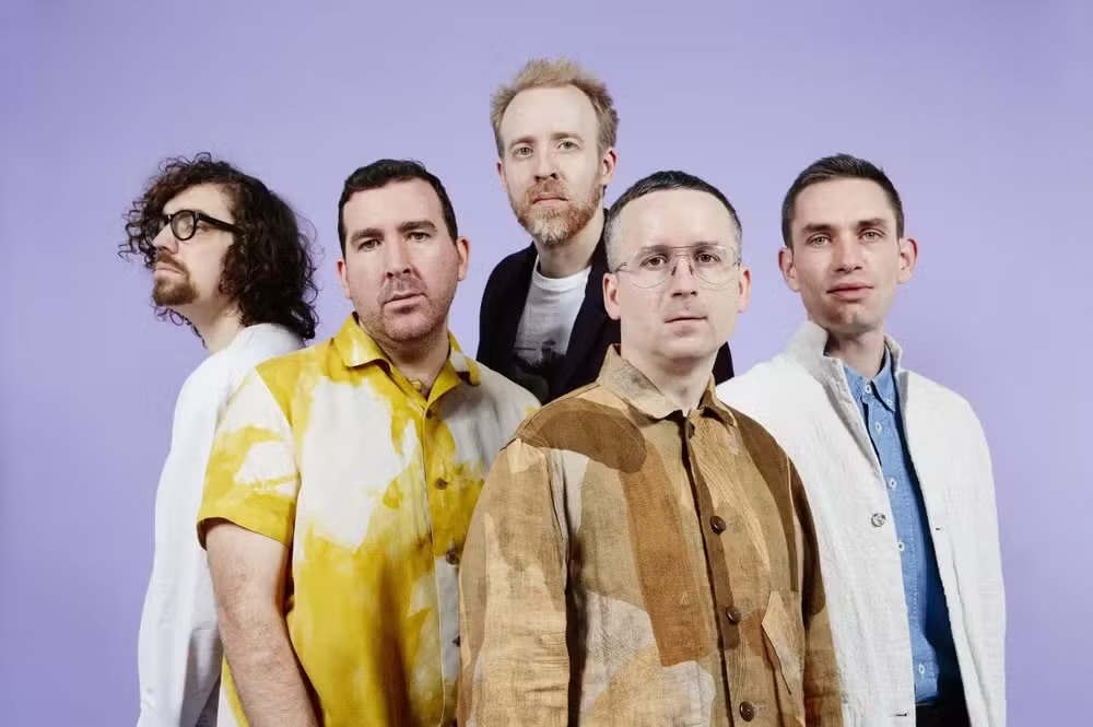 Hot Chip anuncia show no Brasil para celebrar 20 anos de ‘The Warning’
