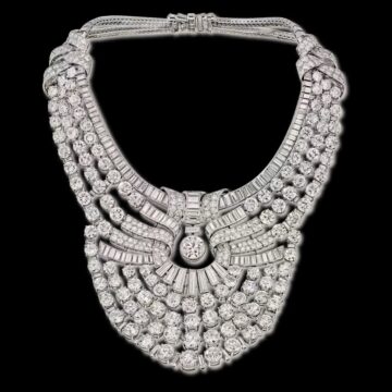 Colar de diamantes da antiga rainha do Egito é roubado de museu