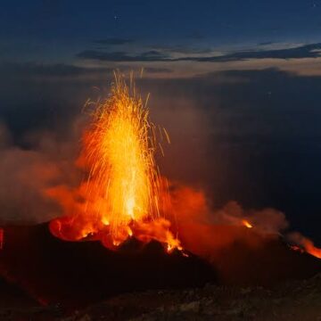 Erupção do Etna prolonga fechamento de aeroporto na Sicília