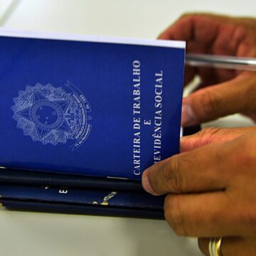 IBGE registra recorde de emprego formal e alta na informalidade; veja números