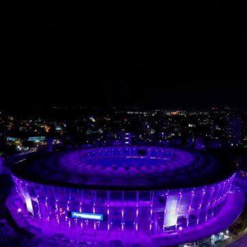 Arena Fonte Nova e monumentos de Salvador ganham iluminação lilás pelos 20 anos da Lei Maria da Penha