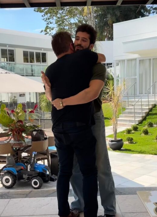 João Guilherme faz surpresa para Leonardo no Dia dos Pais após ausência em aniversário