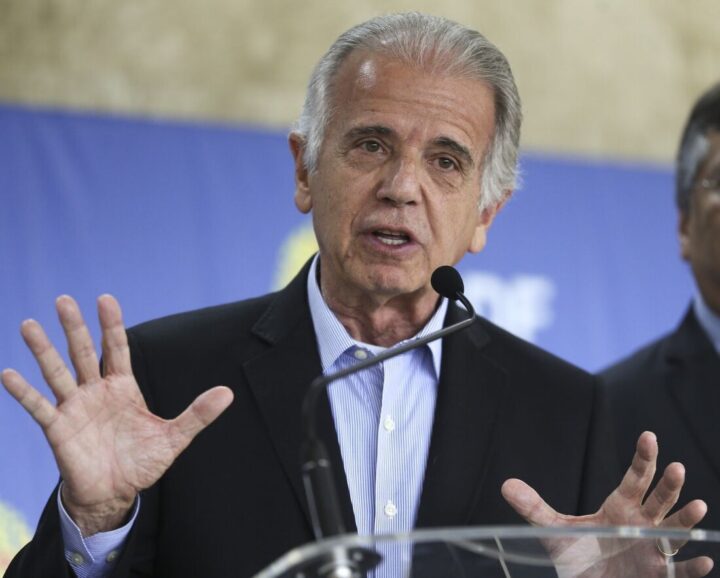 Ministro da Defesa afirma que Brasil teria que “abrir o portão” em caso de invasão dos EUA