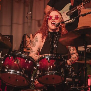 Lorena Martins homenageia Rita Lee em show no SESI Casa Branca, em Salvador