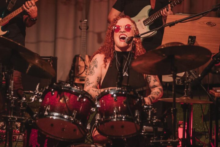 Lorena Martins homenageia Rita Lee em show no SESI Casa Branca, em Salvador