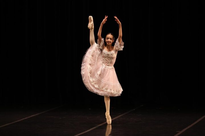 Bailarina baiana de 11 anos conquista quatro títulos e garante vaga na Escola Bolshoi