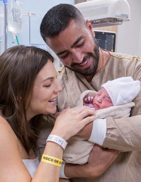 Rafa Marques e Pati Guerra celebram chegada da filha Malu em novas fotos nas redes sociais: “maior emoção”