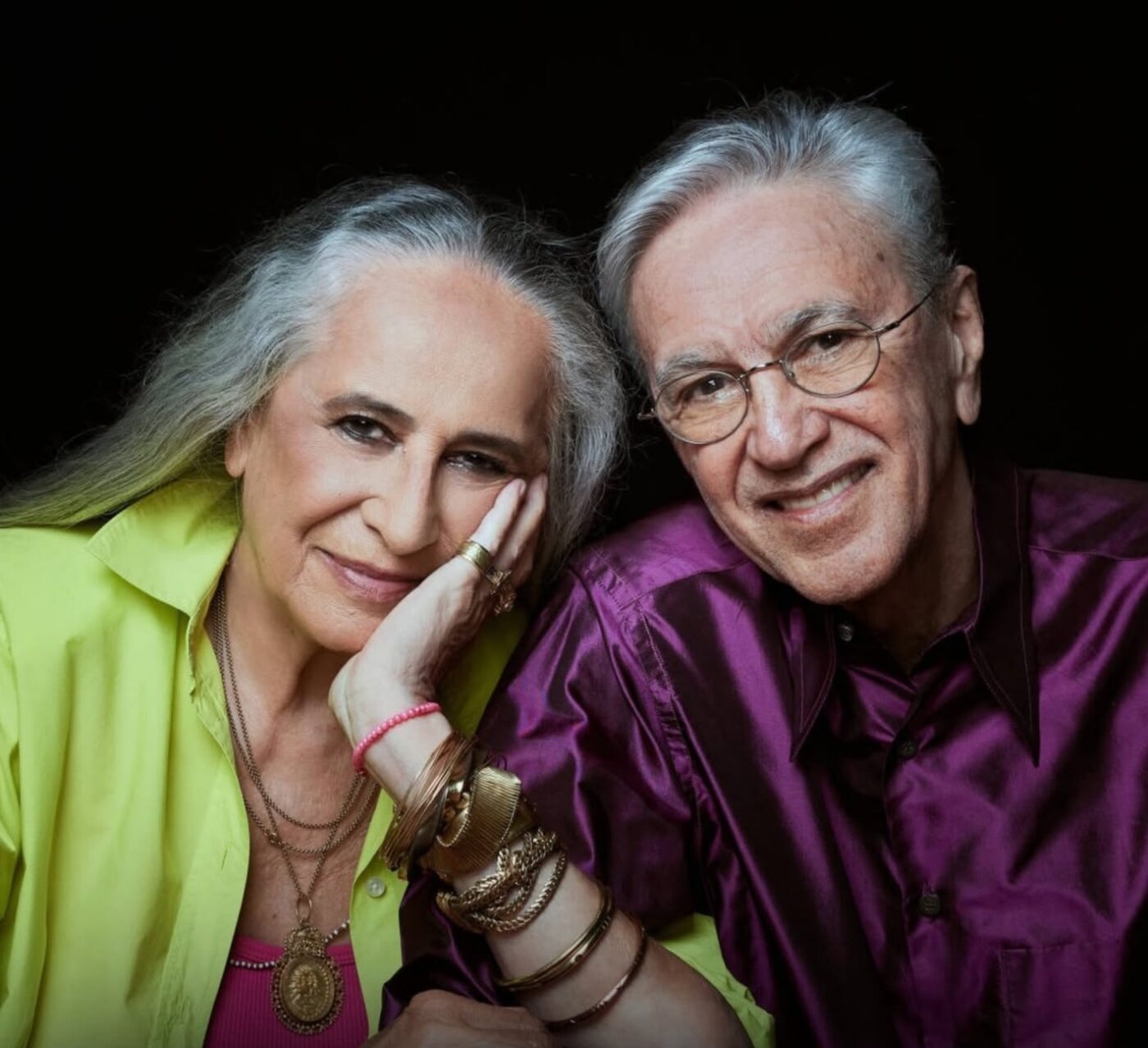 Caetano Veloso completa 84 anos e recebe homenagem emocionante de Maria Bethânia