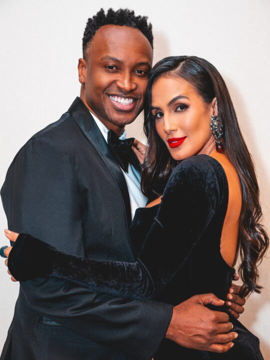 Carol Peixinho e Thiaguinho roubam a cena em evento beneficente e encantam fãs