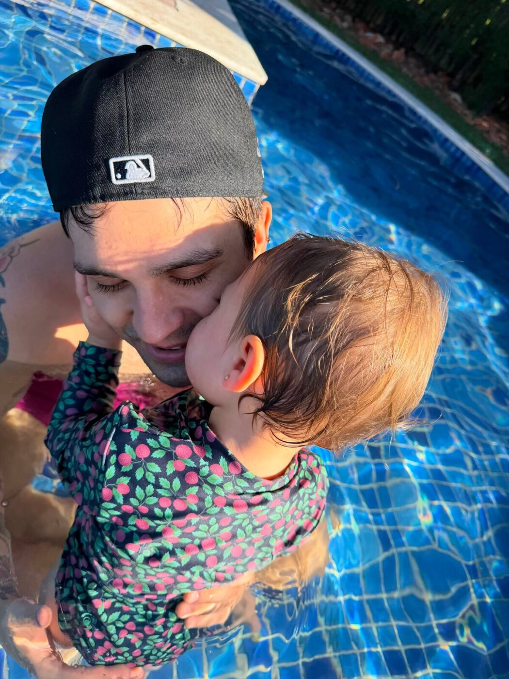 Discreto, Luan Santana encanta ao mostrar registro raro com a filha Serena