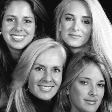 Aos 83 anos, Helô Pinheiro resgata foto antiga com as filhas e semelhança impressiona