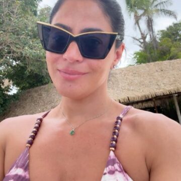 Carol Castro curte dia de praia na Bahia; veja