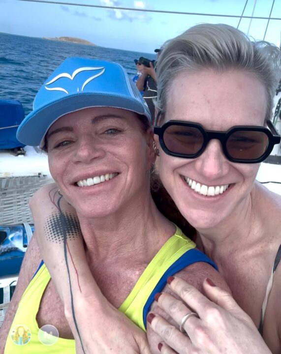 Leilane Neubarth se emociona ao ver baleias-jubarte de perto em viagem pela Bahia