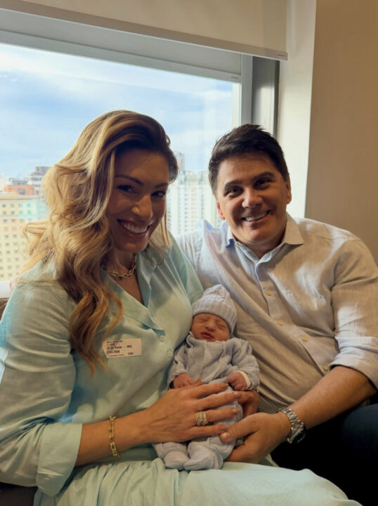 Elaine Mickely e Cesar Filho emocionam ao mostrar primeiro encontro com o neto Arthur