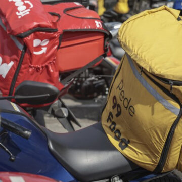Projeto de lei em Salvador obriga aplicativos de entrega a oferecer seguro para motociclistas