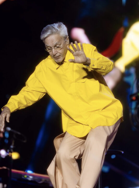Caetano Veloso completa 84 anos; veja a agenda de shows do cantor em 2026