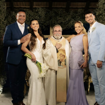 Carla Perez abre álbum de casamento do filho Victor Alexandre em ilha na Bahia