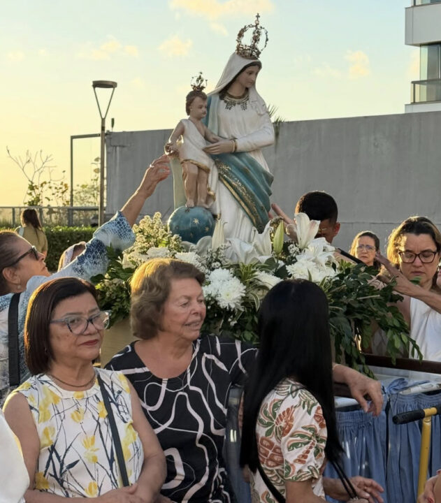 Festa de Nossa Senhora da Vitória reúne fiéis em procissão no Corredor da Vitória
