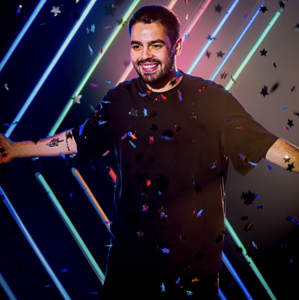 João Silva fala sobre sucesso no SBT e rebate comparações com Faustão