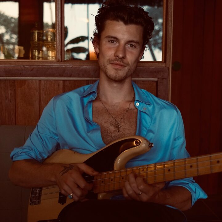 Shawn Mendes posta música dos Novos Baianos após iniciar novo álbum no Brasil