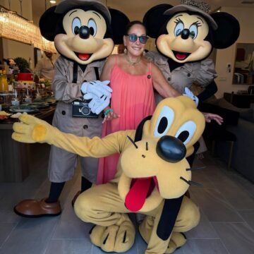 Susana Vieira faz festa com personagens da Disney para comemorar 84 anos