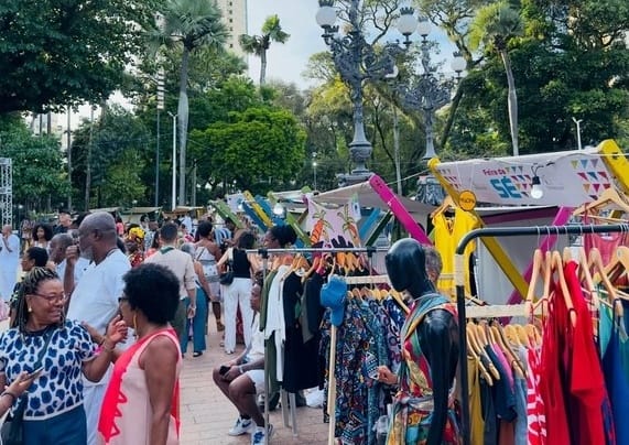 Salvador ganha Feira Municipal da Estética Afro com trancistas e especialistas em cabelos crespos e cacheados