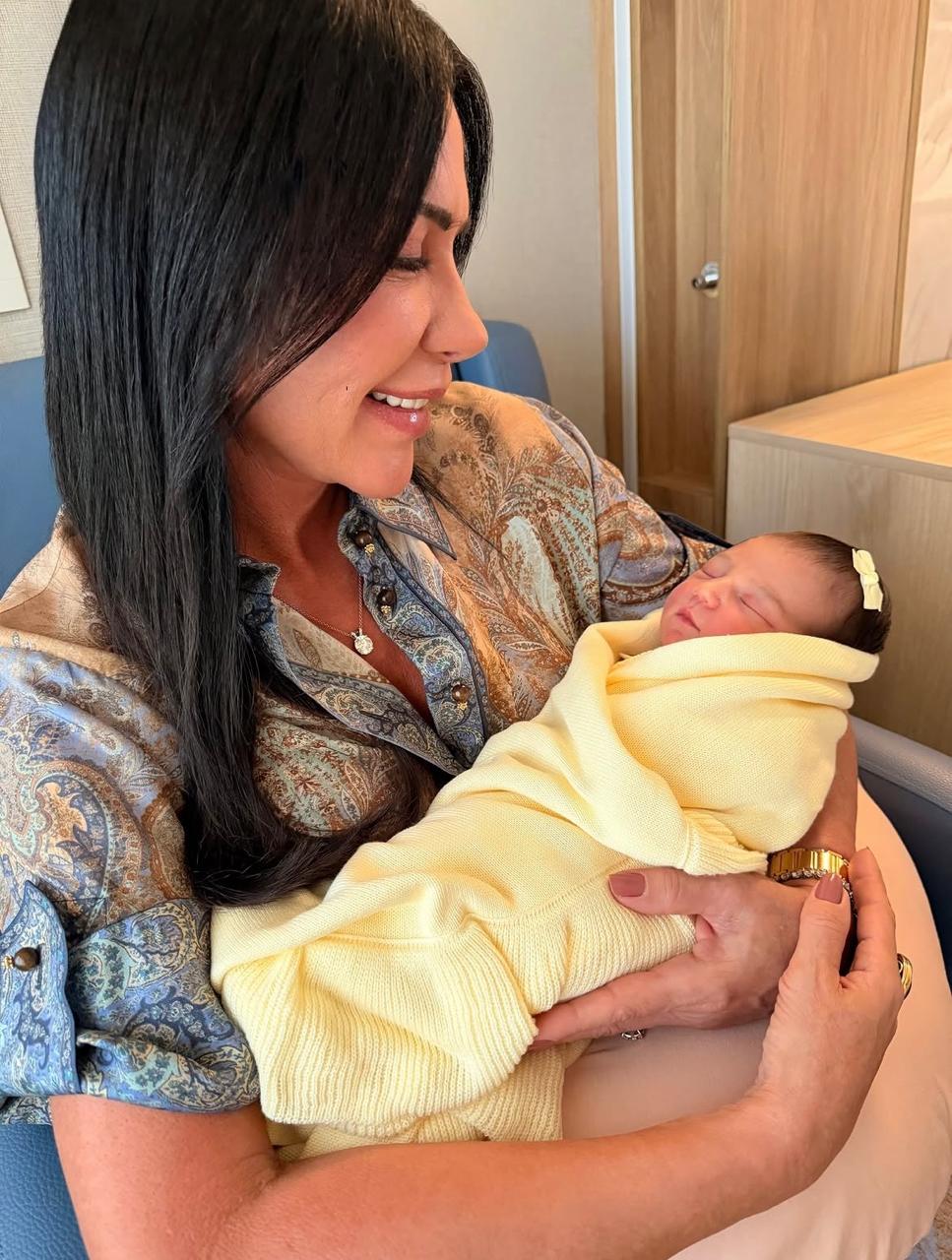 Bell Marques faz homenagem à neta Malu e relembra momento vivido com Aninha Marques: “emoção de tantos anos atrás”