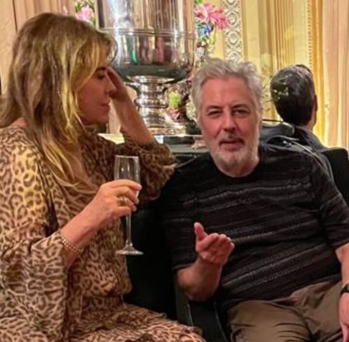 Roberto de Carvalho publica fotos ao lado de ex-namorada e recebe apoio de famosos