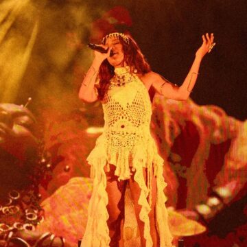 Anitta canta clássico de Gerônimo na estreia da turnê ‘Equilibrivm’; veja vídeo