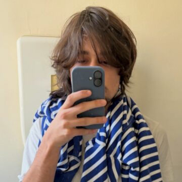 Celebrando 20 anos, Bem Moura, filho de Wagner Moura, abre álbum de fotos de viagem à Europa