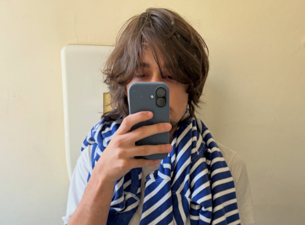 Celebrando 20 anos, Bem Moura, filho de Wagner Moura, abre álbum de fotos de viagem à Europa