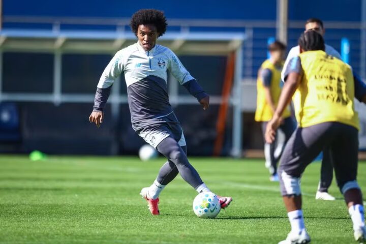 Grêmio e ex-craque da Seleção Brasileira chegam a acordo e atleta rescinde contrato