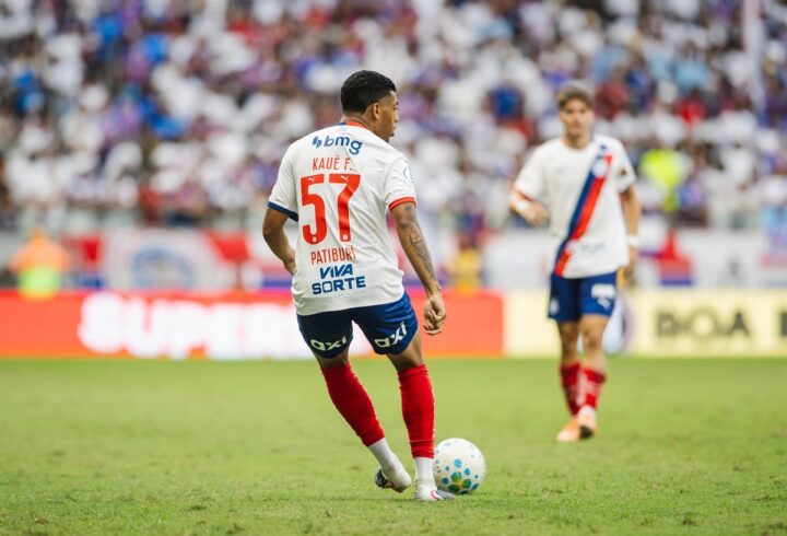 Promessa de 17 anos ganha força e pode ter 1ª chance como titular do Bahia no Brasileirão