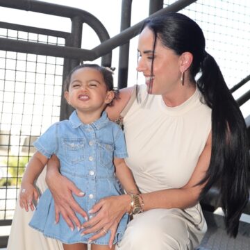 Semelhança de Clara, filha de Graciele Larcerda, com pai de Zezé di Camargo surpreende fãs