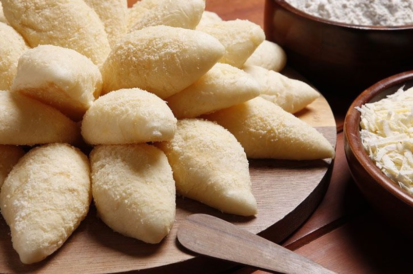 Pão de queijo x pão delícia: na Bahia, o clássico mineiro ganha um concorrente de peso