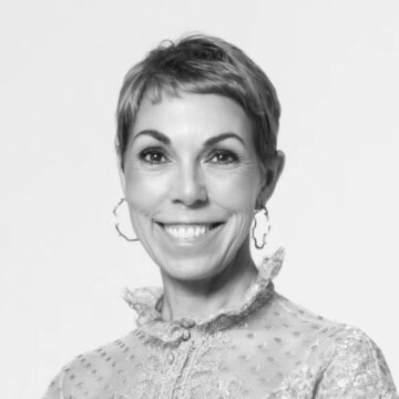 Mathilde Favier, executiva da Dior e referência na moda, morre aos 57 anos