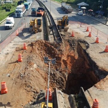 Após mais de um mês, Dnit diz ter identificado causa de cratera na BR-324