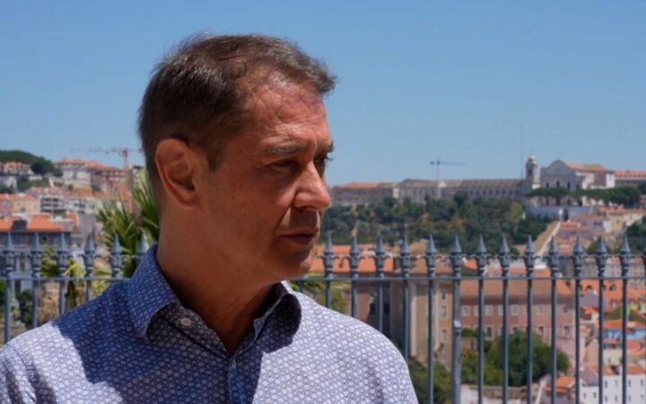 Aos 61 anos, ex-galã da Globo faz aparição rara na TV após mudar de país e profissão