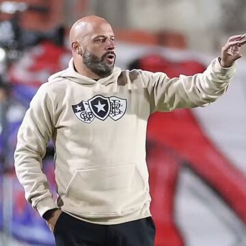 Franclim Carvalho é demitido do Botafogo após derrota para o Vitória