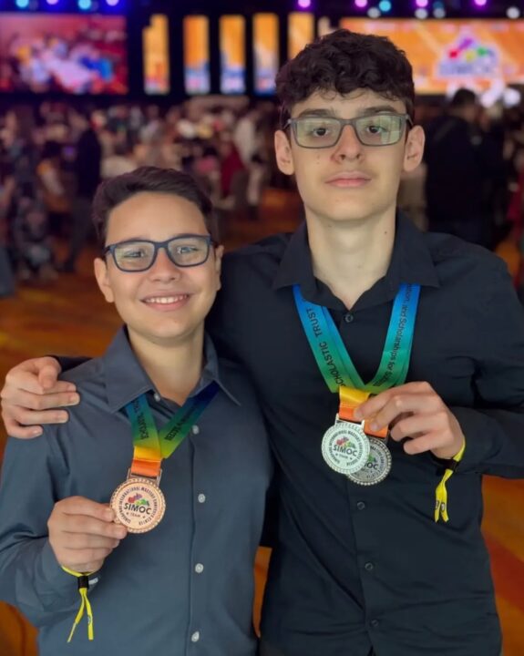 Irmãos baianos de 13 e 15 anos ganham medalhas em Olimpíada Internacional de Matemática em Singapura