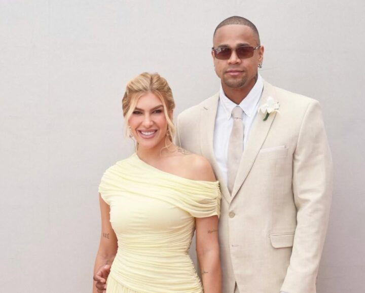 Leo Santana e Lore Improta apostam em look ousado para casamento em Salvador; veja fotos
