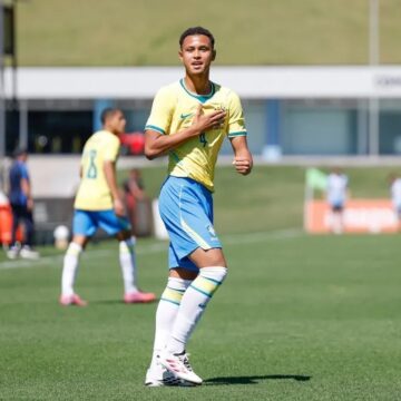 Joia do Vitória marca gol e vira destaque em amistoso da Seleção Brasileira