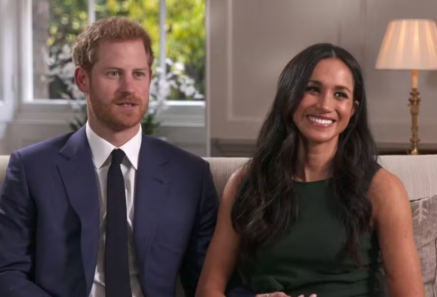 Príncipe Harry e Meghan Markle decidem voltar ao Reino Unido após romperem com a família real