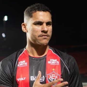 Vitória anuncia contratação de atacante que já pode estrear no Ba-Vi