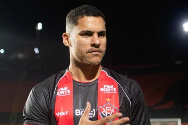 Vitória anuncia contratação de atacante que já pode estrear no Ba-Vi