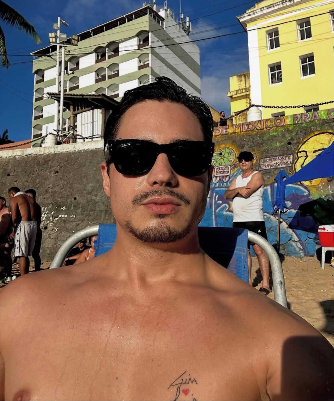 Aos 34 anos, namorado galã de Anitta tem bairro tradicional de Salvador como refúgio emocional