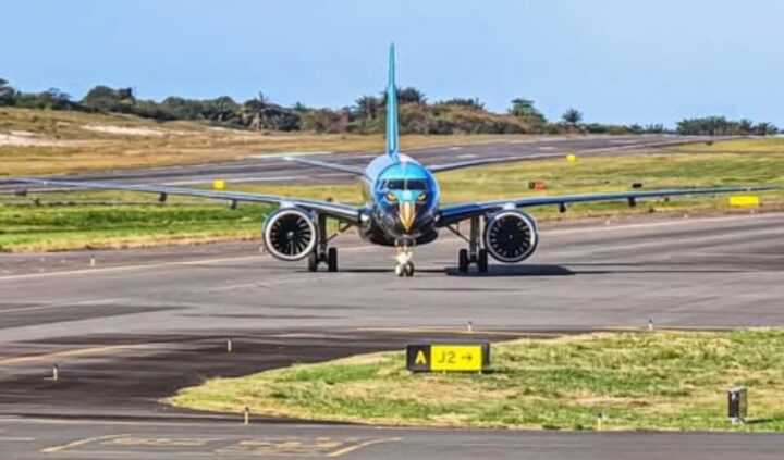 Latam testa em Salvador avião inédito, fabricado no Brasil, antes de iniciar novas rotas