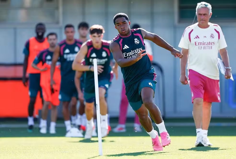 Mourinho explica lesão de Endrick e garante espaço do brasileiro no Real: ‘Gosto muito’